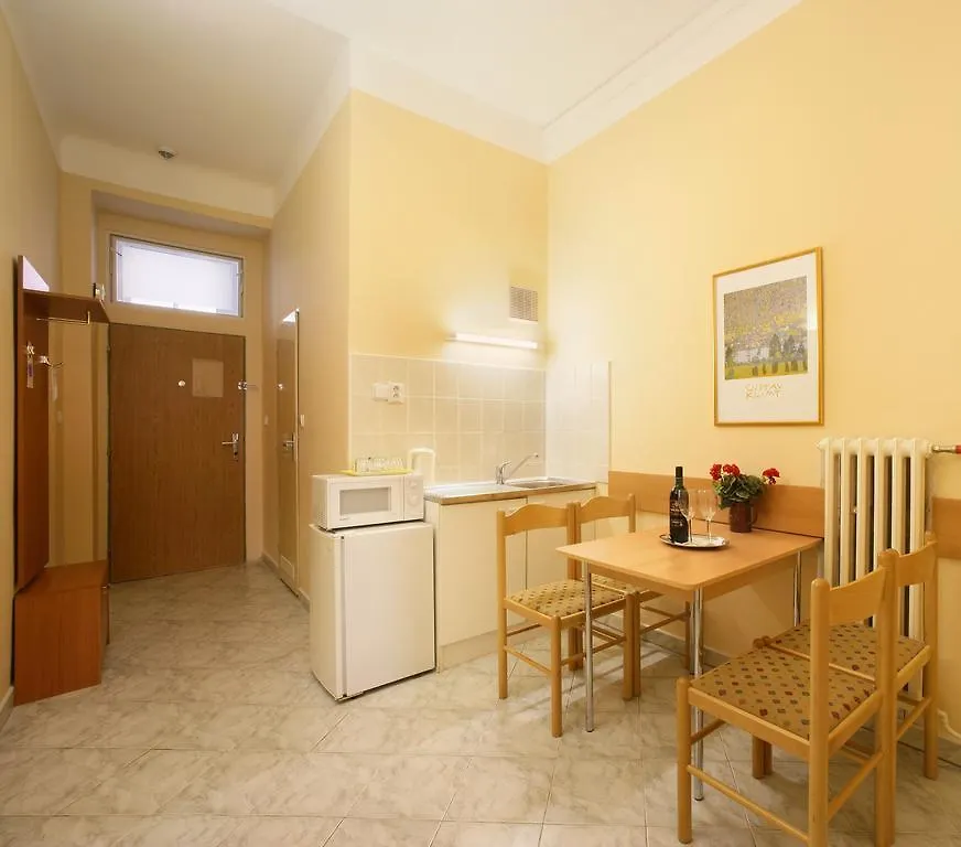 ***  Hotel Golden City Garni Praga República Checa