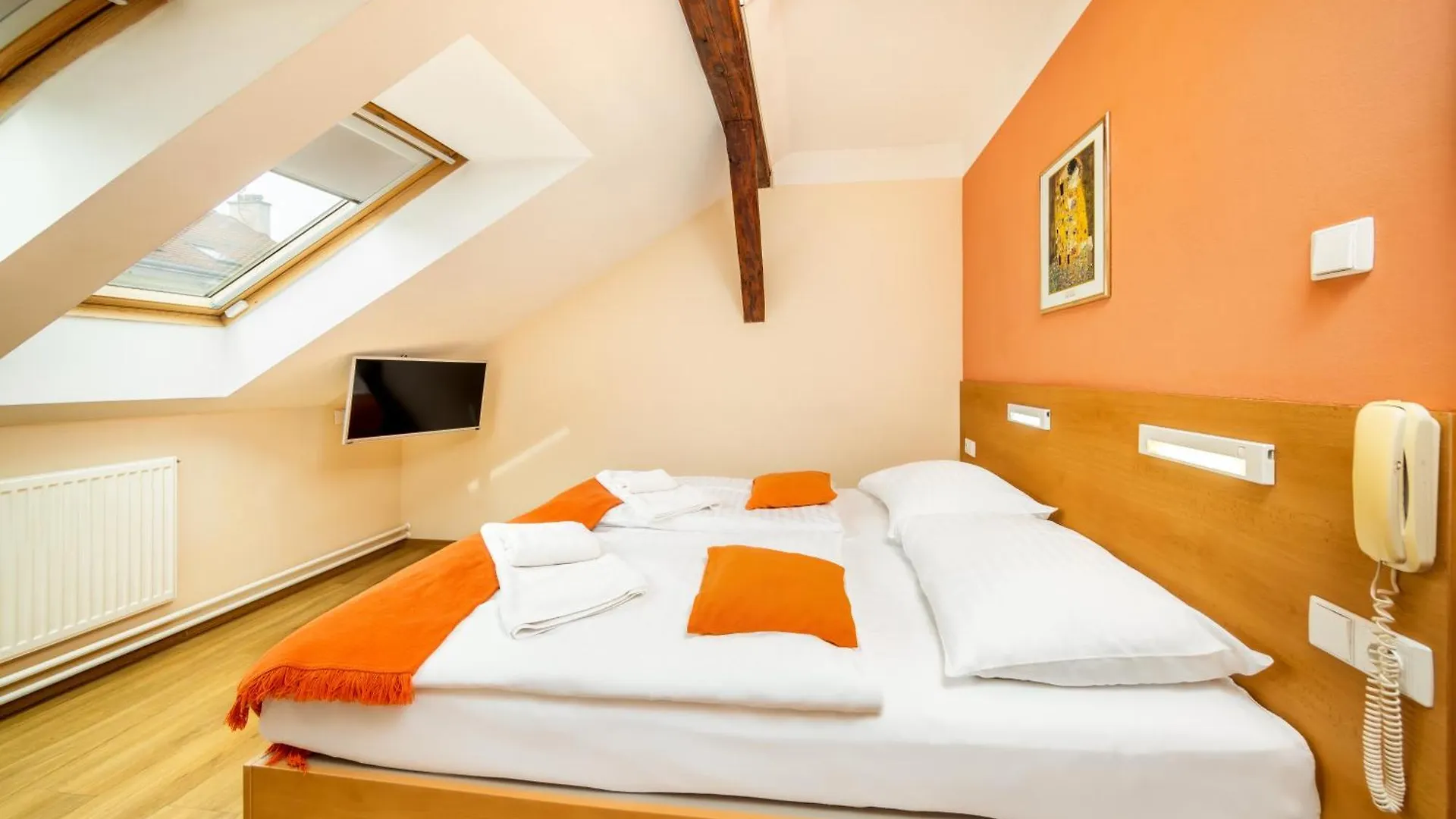 Hotel Golden City Garni Praga 3*,