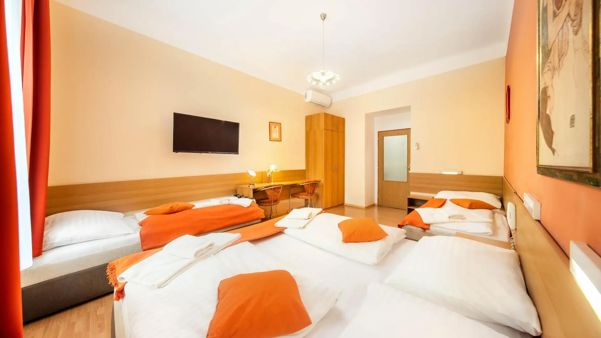 Hotel Golden City Garni Praga 3*,