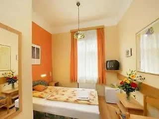 Hotel Golden City Garni Praga 3*,