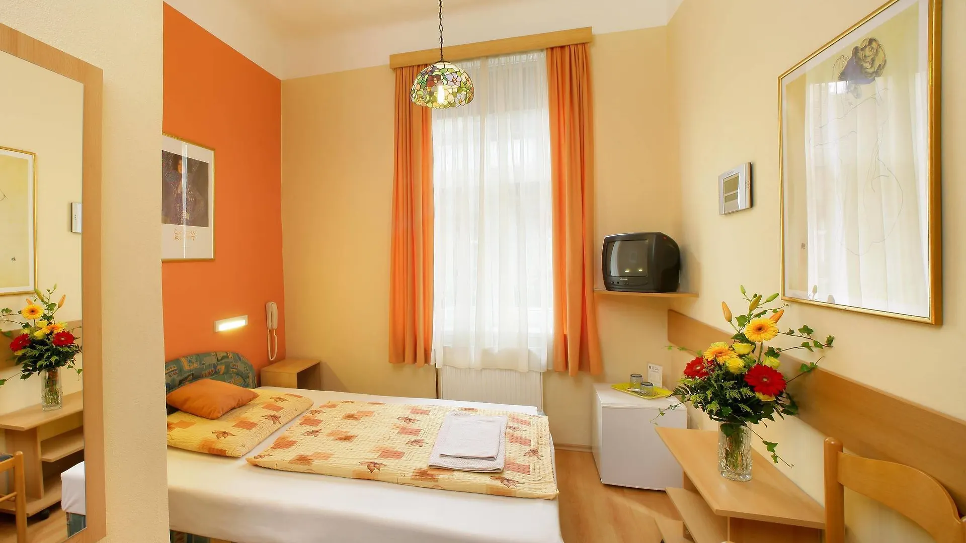 ***  Hotel Golden City Garni Praga República Checa