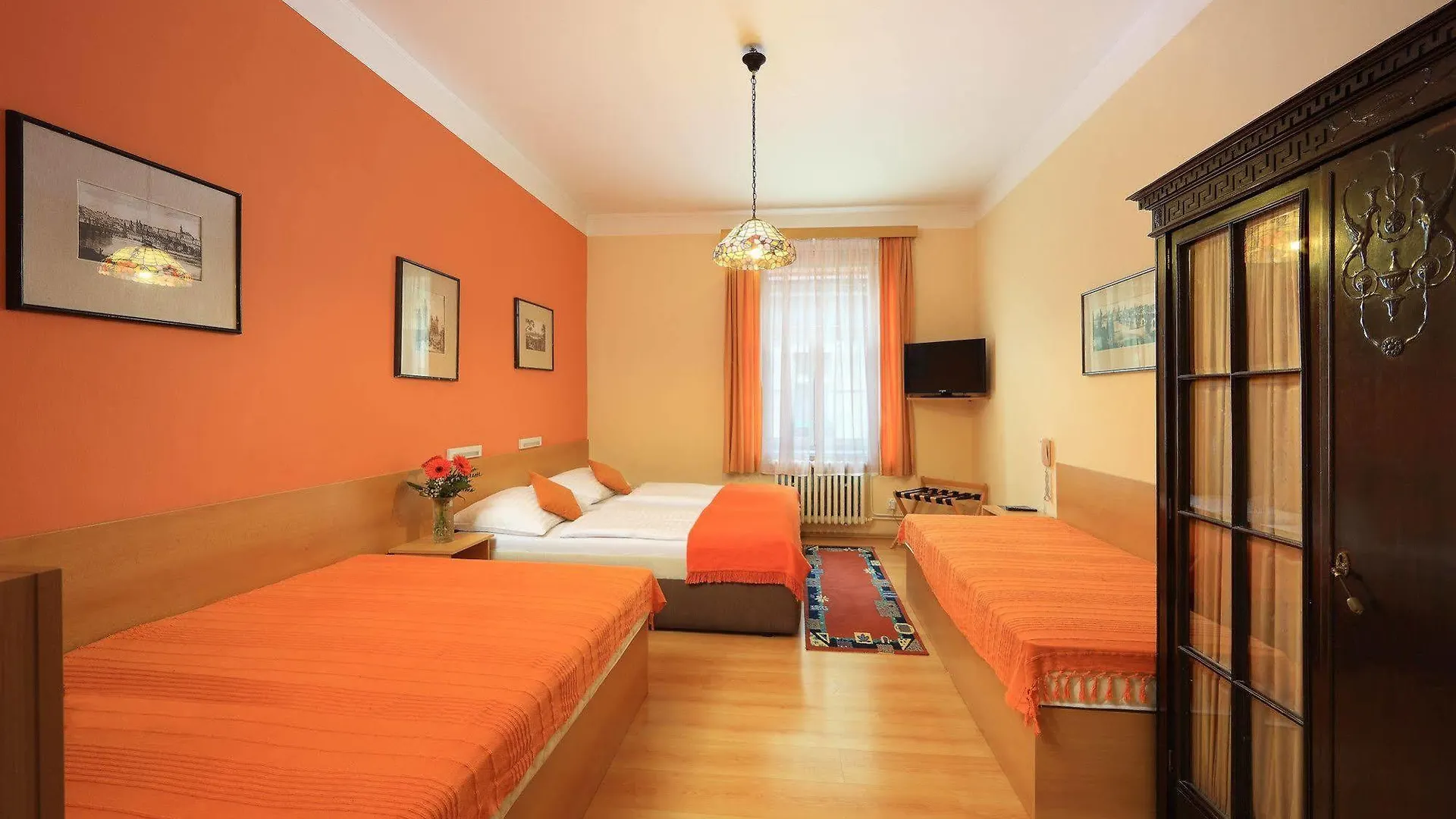 ***  Hotel Golden City Garni Praga República Checa