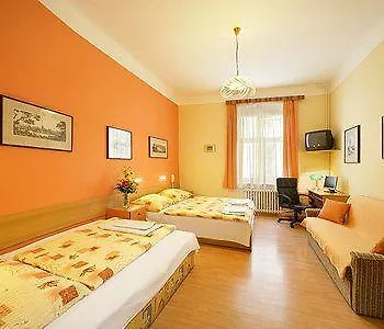 Hotel Golden City Garni Prague 3*,